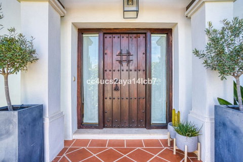 Detached Villa in Estepona, Costa del Sol – 3 beds – 945000 € - photo 44 of 54