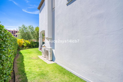 Detached Villa in Estepona, Costa del Sol – 3 beds – 945000 € - photo 45 of 54