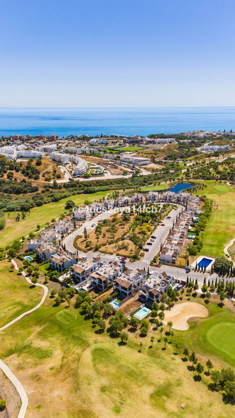 Detached Villa in Estepona, Costa del Sol – 3 beds – 945000 € - photo 51 of 54