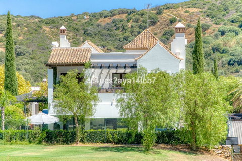 Detached Villa in Estepona, Costa del Sol – 3 beds – 945000 € - photo 52 of 54