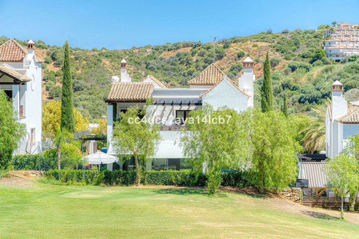 Detached Villa in Estepona, Costa del Sol – 3 beds – 945000 € - photo 53 of 54