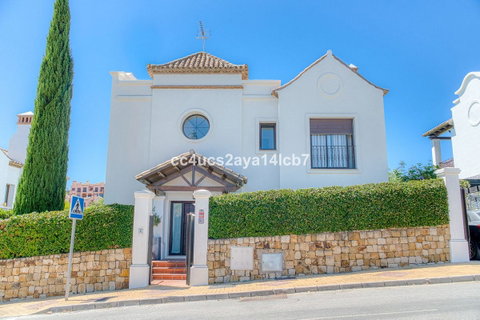 Detached Villa in Estepona, Costa del Sol – 3 beds – 945000 € - photo 54 of 54