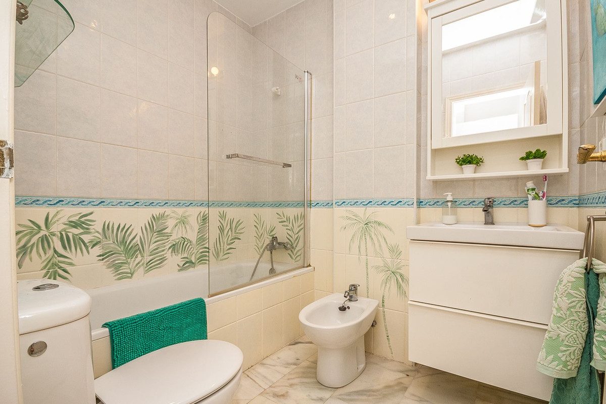 Middle Floor Apartment in Marbella, Costa del Sol – 3 beds – 495000 € - photo 5 of 11