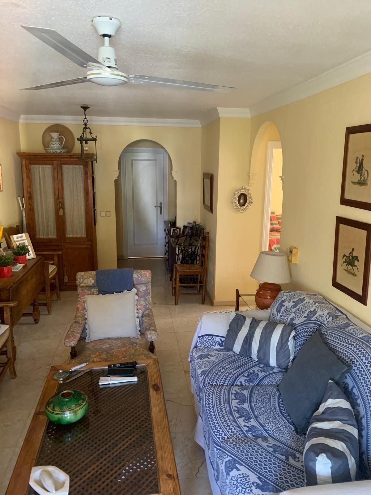 Middle Floor Apartment in Marbella, Costa del Sol – 2 beds – 500000 € - photo 8 of 21