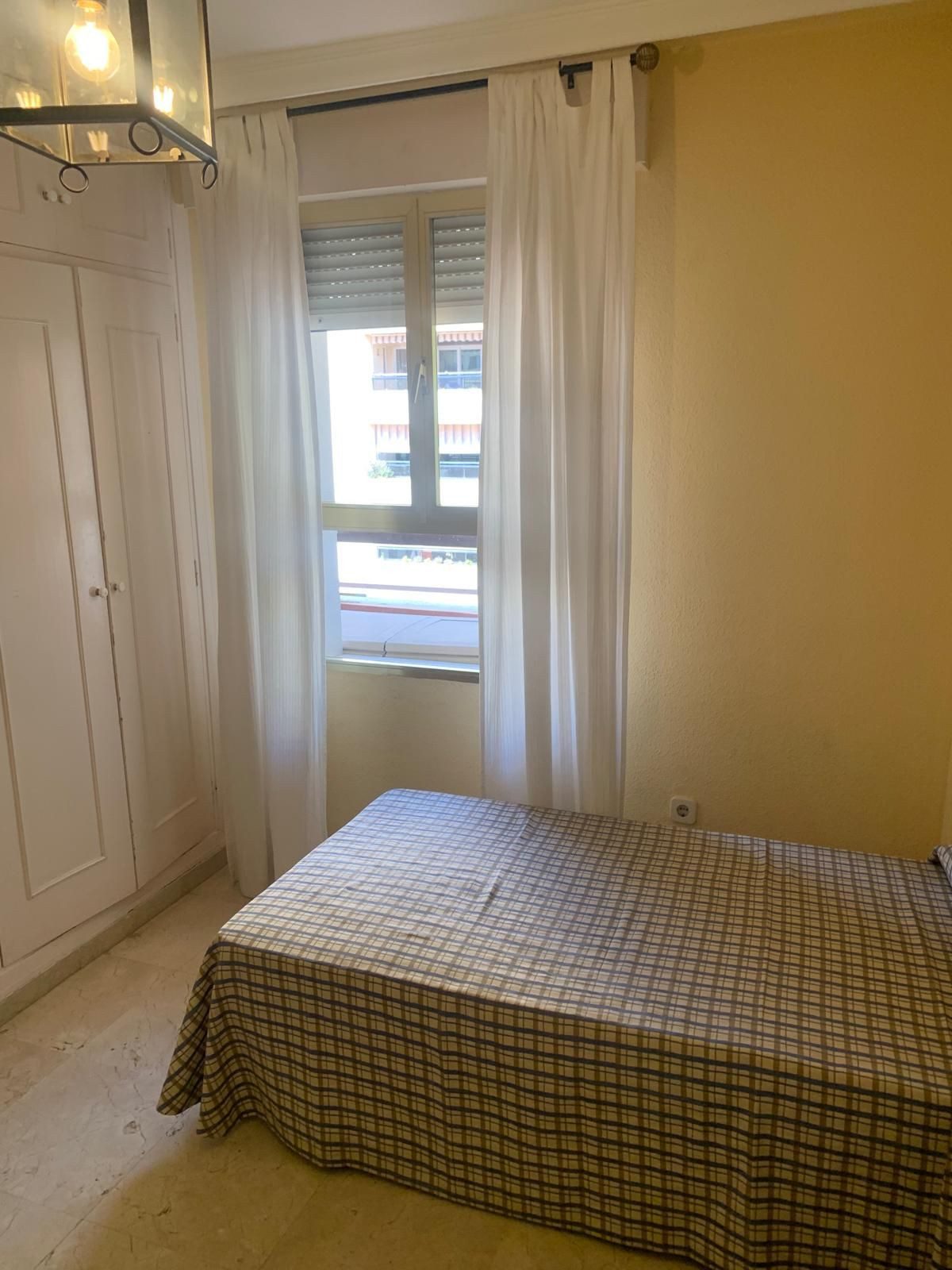 Middle Floor Apartment in Marbella, Costa del Sol – 2 beds – 500000 € - photo 16 of 21