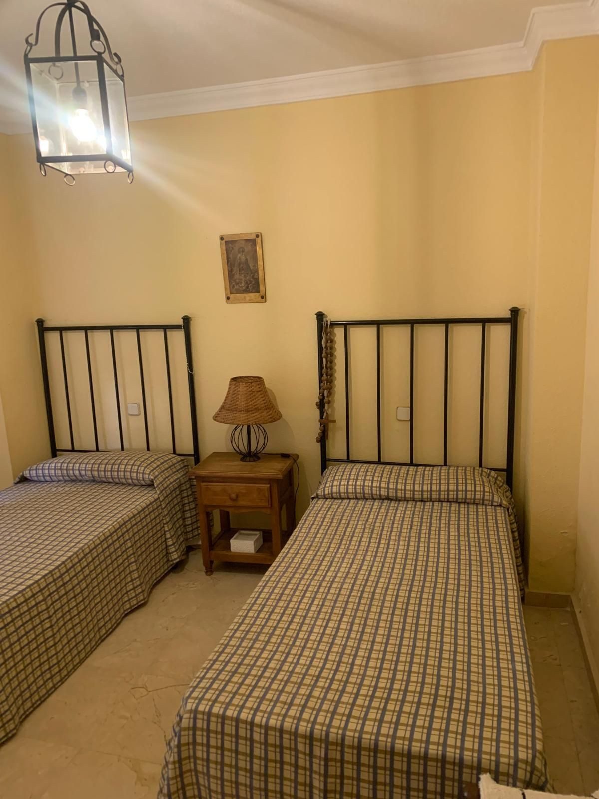 Middle Floor Apartment in Marbella, Costa del Sol – 2 beds – 500000 € - photo 17 of 21