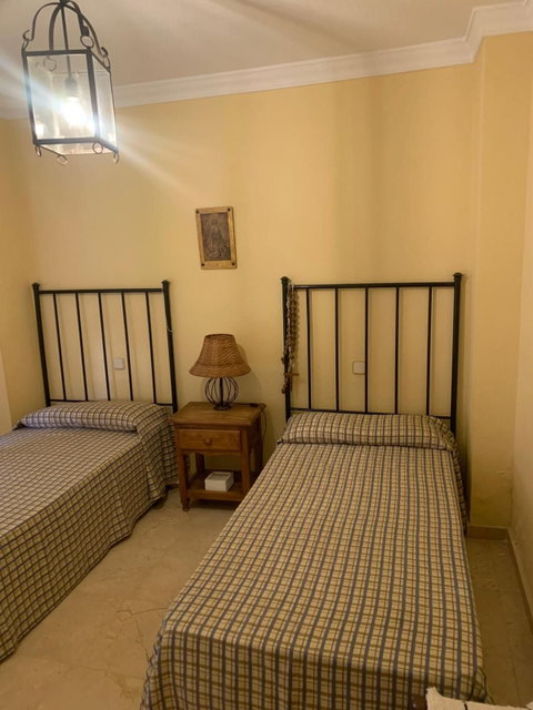 Middle Floor Apartment in Marbella, Costa del Sol – 2 beds – 500000 € - photo 17 of 21