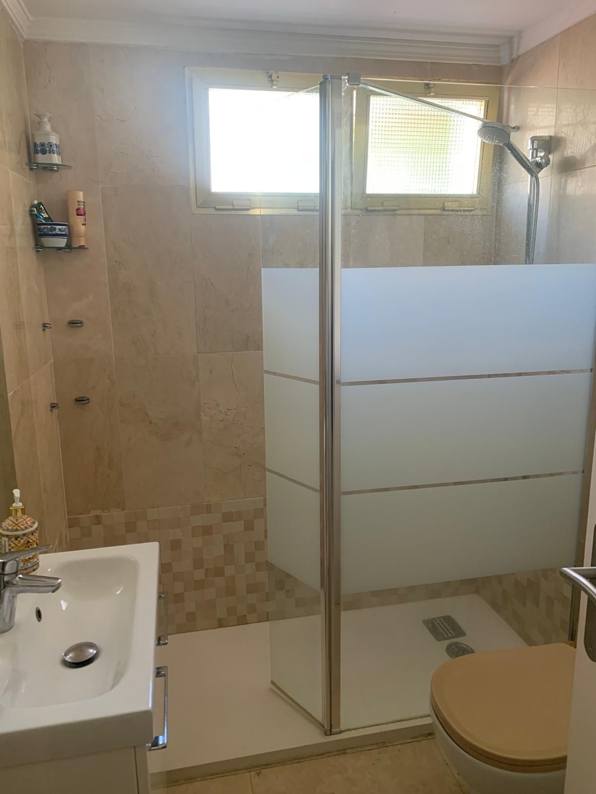 Middle Floor Apartment in Marbella, Costa del Sol – 2 beds – 500000 € - photo 18 of 21