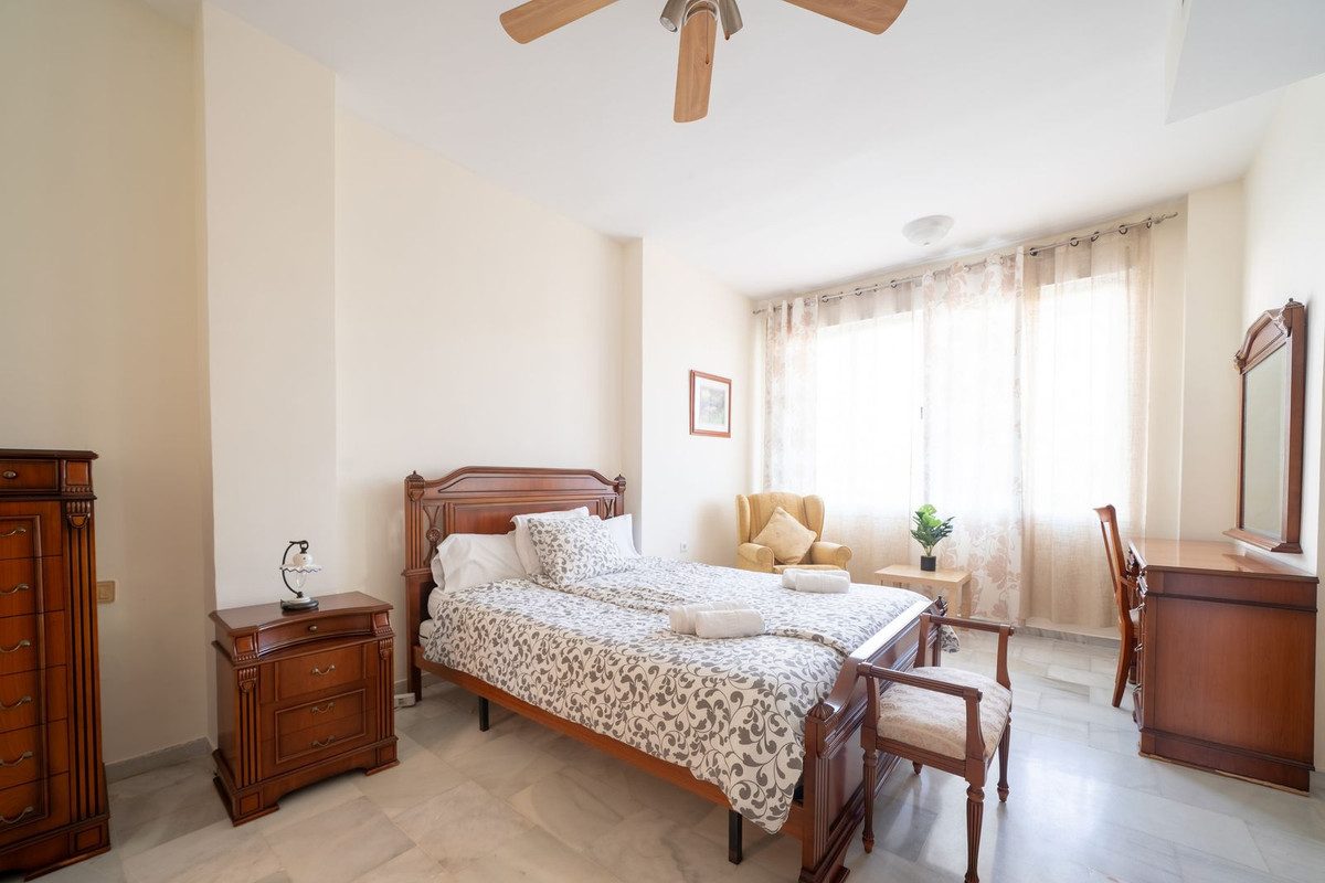 Middle Floor Apartment in Marbella, Costa del Sol – 3 beds – 1200000 € - photo 3 of 31