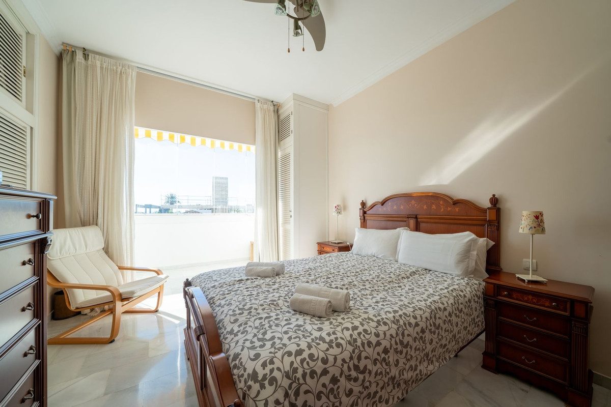 Middle Floor Apartment in Marbella, Costa del Sol – 3 beds – 1200000 € - photo 5 of 31