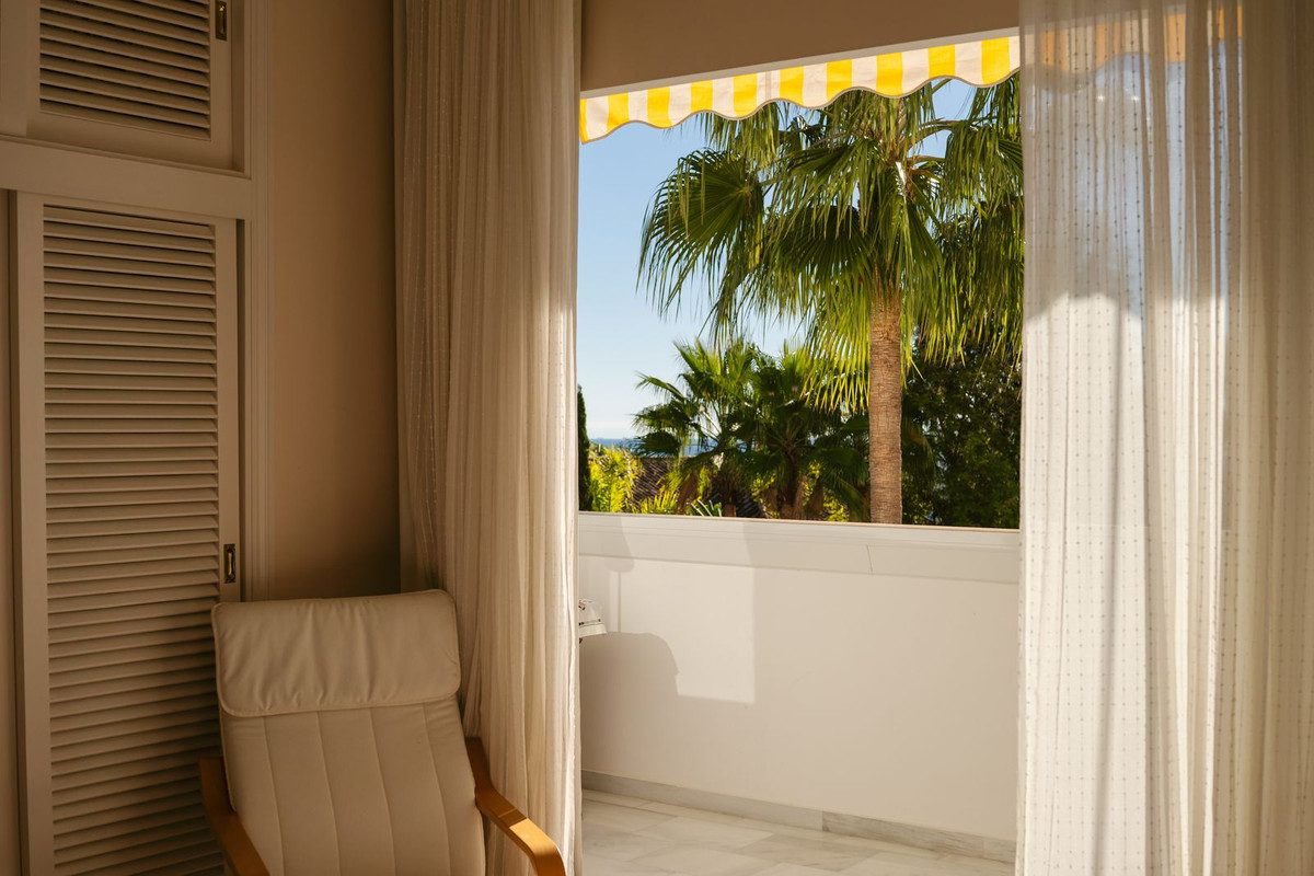 Middle Floor Apartment in Marbella, Costa del Sol – 3 beds – 1200000 € - photo 6 of 31
