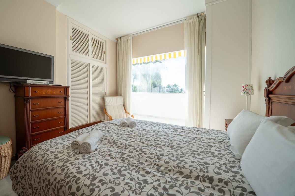 Middle Floor Apartment in Marbella, Costa del Sol – 3 beds – 1200000 € - photo 7 of 31