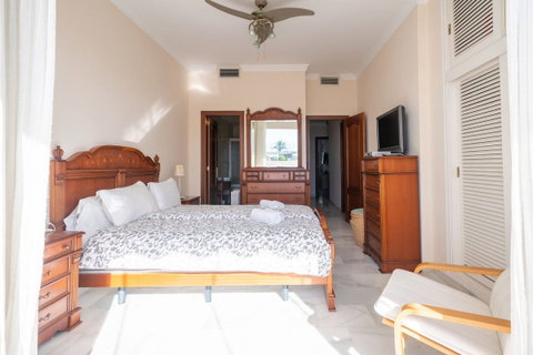 Middle Floor Apartment in Marbella, Costa del Sol – 3 beds – 1200000 € - photo 8 of 31