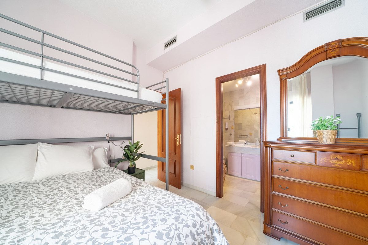Middle Floor Apartment in Marbella, Costa del Sol – 3 beds – 1200000 € - photo 11 of 31
