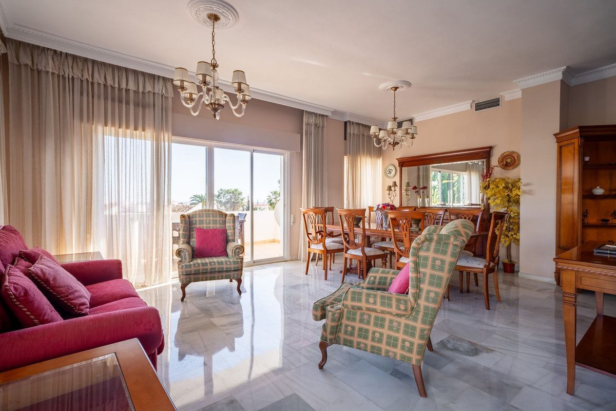 Middle Floor Apartment in Marbella, Costa del Sol – 3 beds – 1200000 € - photo 13 of 31