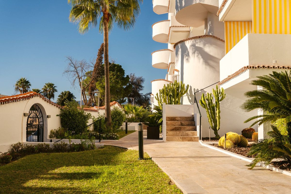 Middle Floor Apartment in Marbella, Costa del Sol – 3 beds – 1200000 € - photo 31 of 31