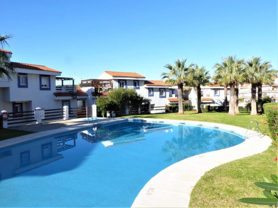 Middle Floor Apartment in Manilva, Costa del Sol – 2 beds – 320000 € - photo 1 of 10