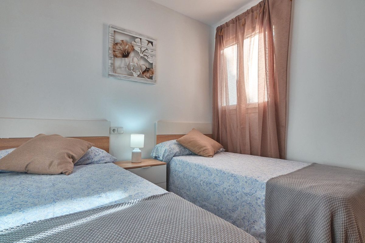 Middle Floor Apartment in Manilva, Costa del Sol – 2 beds – 320000 € - photo 5 of 10