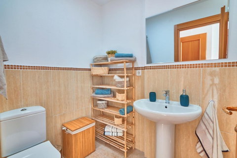 Middle Floor Apartment in Manilva, Costa del Sol – 2 beds – 320000 € - photo 6 of 10