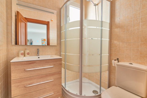 Middle Floor Apartment in Manilva, Costa del Sol – 2 beds – 320000 € - photo 7 of 10