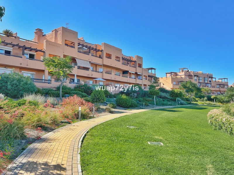Middle Floor Apartment in Casares, Costa del Sol – 2 beds – 249000 €