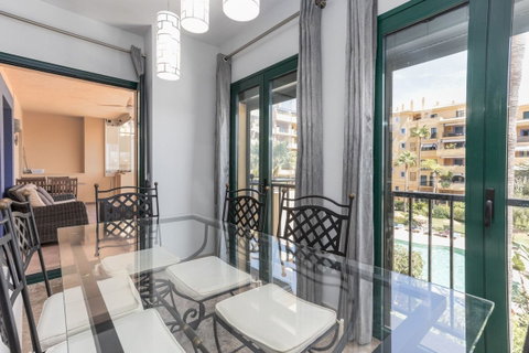 Middle Floor Apartment in Marbella, Costa del Sol – 2 beds – 580000 € - photo 16 of 37