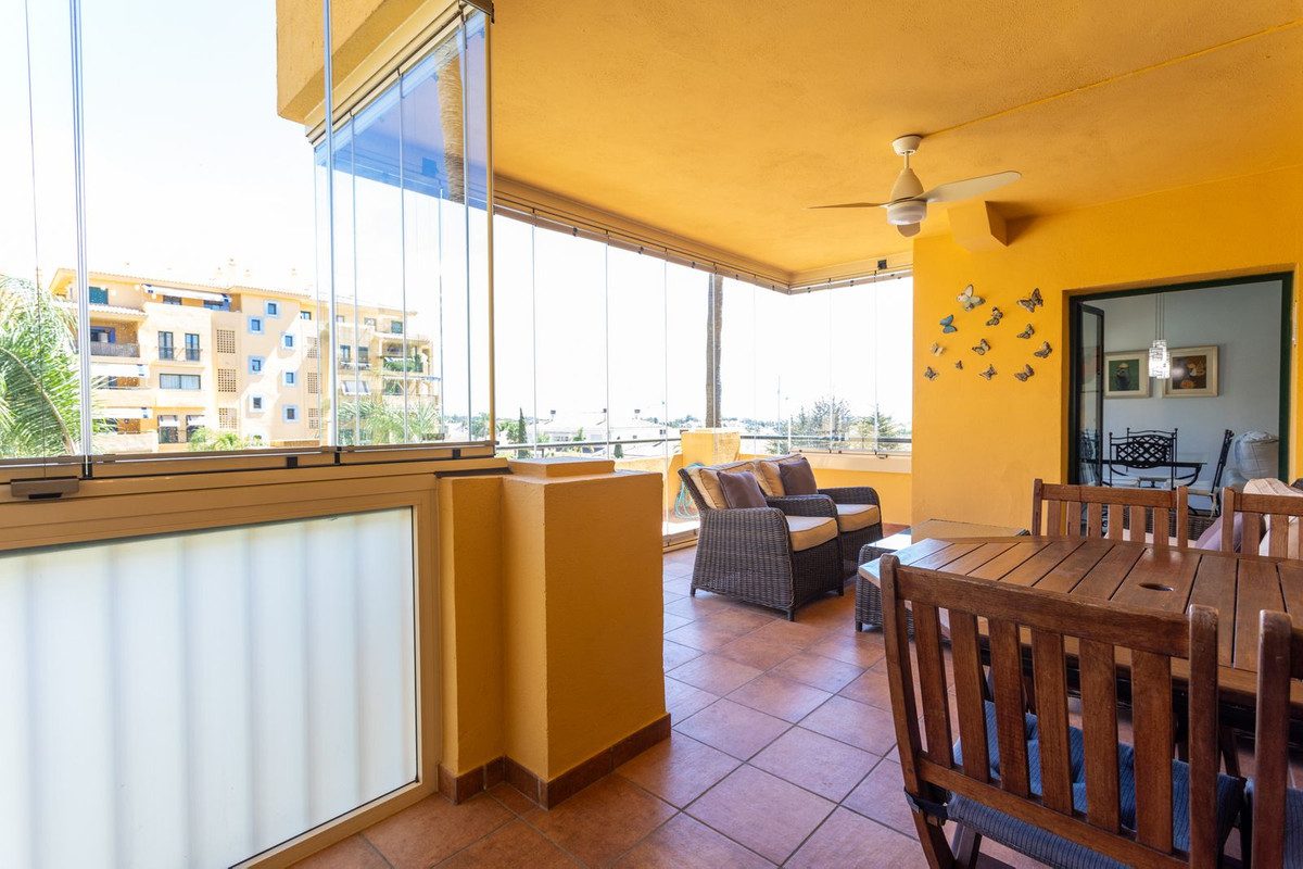 Middle Floor Apartment in Marbella, Costa del Sol – 2 beds – 580000 € - photo 18 of 37