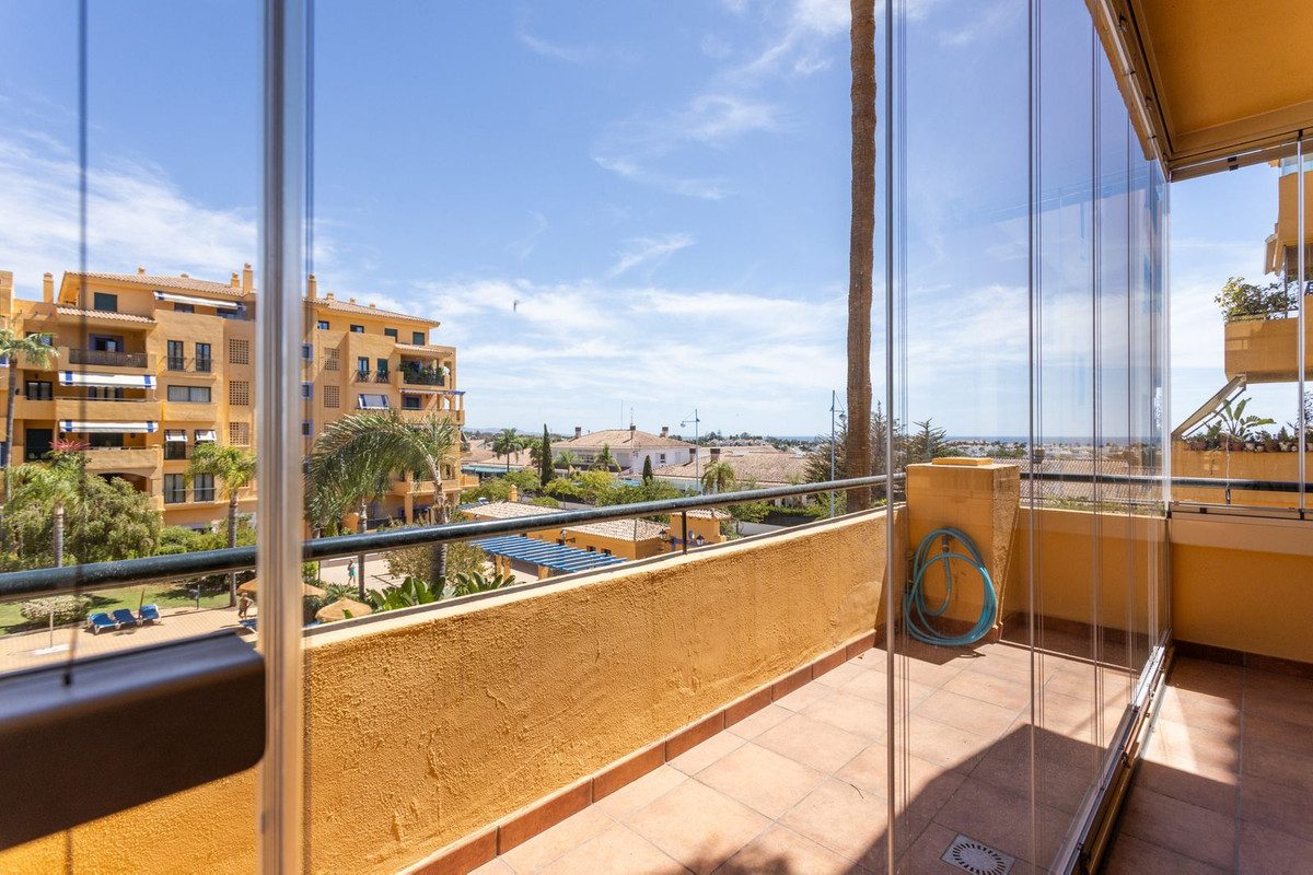Middle Floor Apartment in Marbella, Costa del Sol – 2 beds – 580000 € - photo 20 of 37