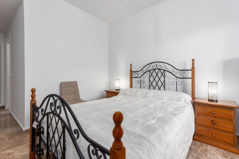 Middle Floor Apartment in Marbella, Costa del Sol – 2 beds – 580000 € - photo 24 of 37