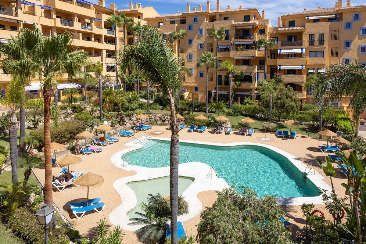 Middle Floor Apartment in Marbella, Costa del Sol – 2 beds – 580000 € - photo 36 of 37