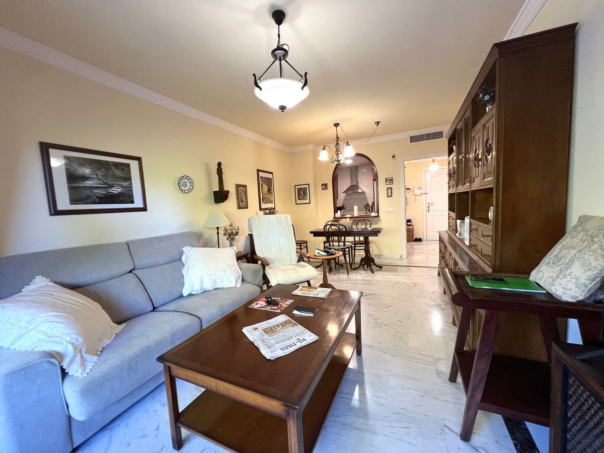 Middle Floor Apartment in Marbella, Costa del Sol – 1 beds – 400000 € - photo 4 of 13