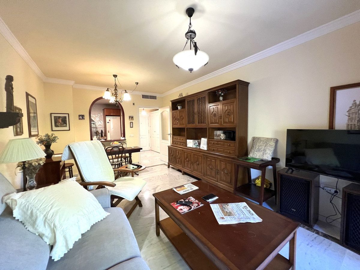 Middle Floor Apartment in Marbella, Costa del Sol – 1 beds – 400000 € - photo 5 of 13