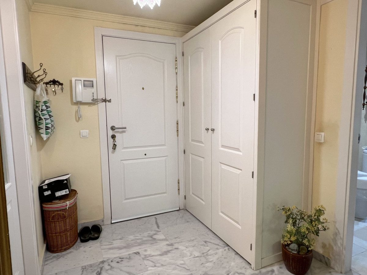 Middle Floor Apartment in Marbella, Costa del Sol – 1 beds – 400000 € - photo 11 of 13