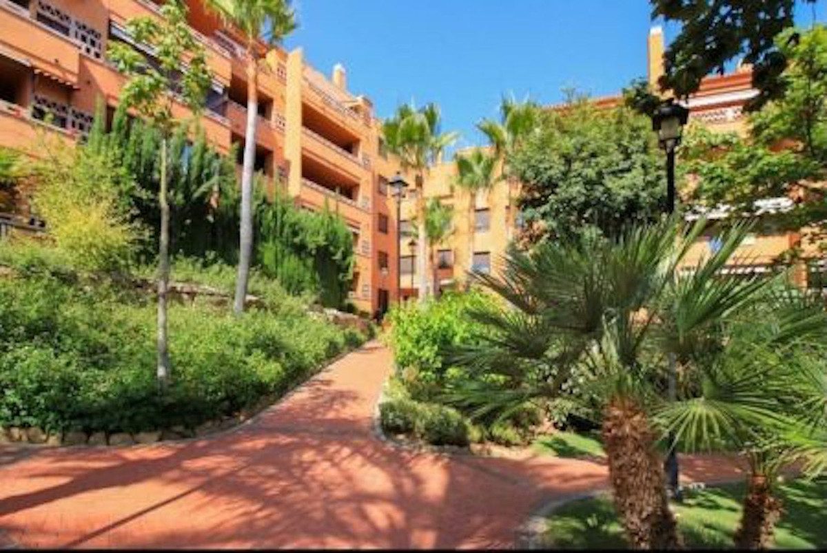 Middle Floor Apartment in Marbella, Costa del Sol – 1 beds – 400000 € - photo 13 of 13
