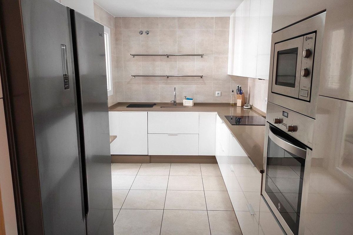 Middle Floor Apartment in Torremolinos, Costa del Sol – 3 beds – 375000 € - photo 6 of 9
