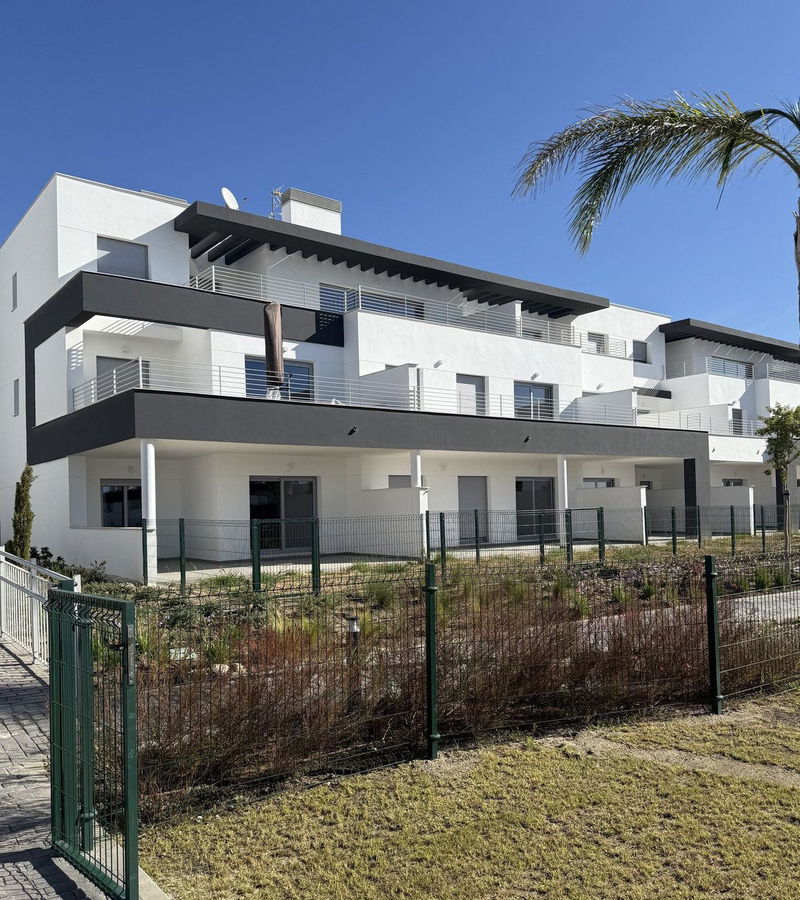 Middle Floor Apartment in Estepona, Costa del Sol – 2 beds – 369000 €