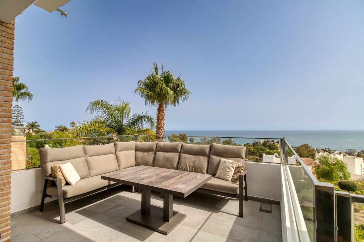 Detached Villa in Benalmadena, Costa del Sol – 4 beds – 1295000 € - photo 2 of 61