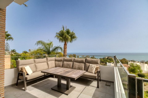 Detached Villa in Benalmadena, Costa del Sol – 4 beds – 1295000 € - photo 2 of 61