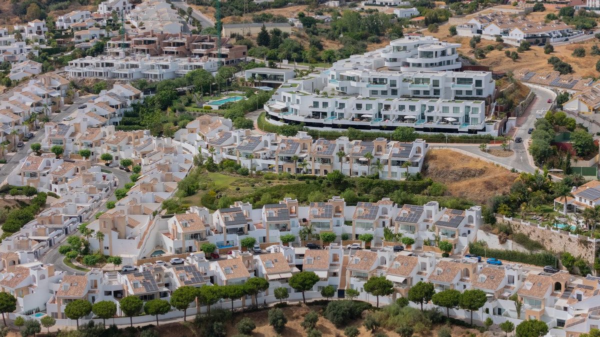 Detached Villa in Benalmadena, Costa del Sol – 4 beds – 1295000 € - photo 8 of 61