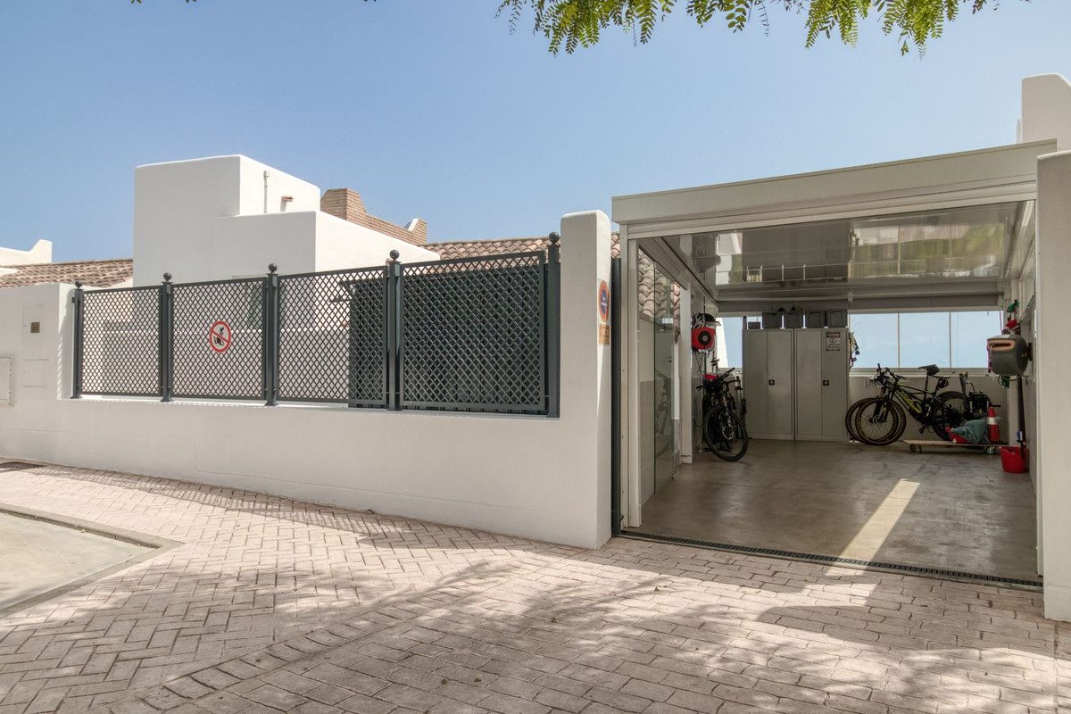 Detached Villa in Benalmadena, Costa del Sol – 4 beds – 1295000 € - photo 9 of 61