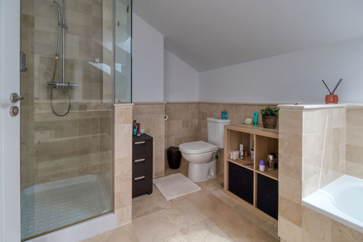 Detached Villa in Benalmadena, Costa del Sol – 4 beds – 1295000 € - photo 18 of 61