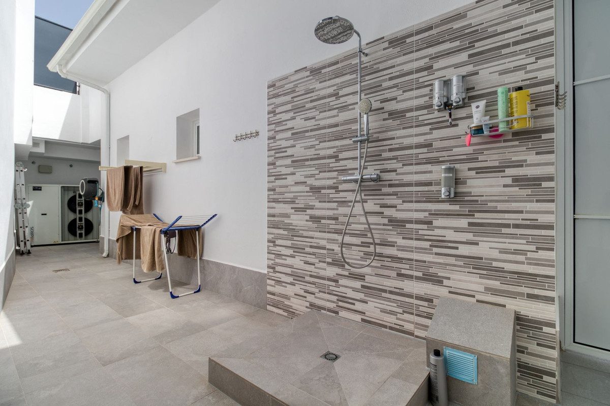 Detached Villa in Benalmadena, Costa del Sol – 4 beds – 1295000 € - photo 29 of 61