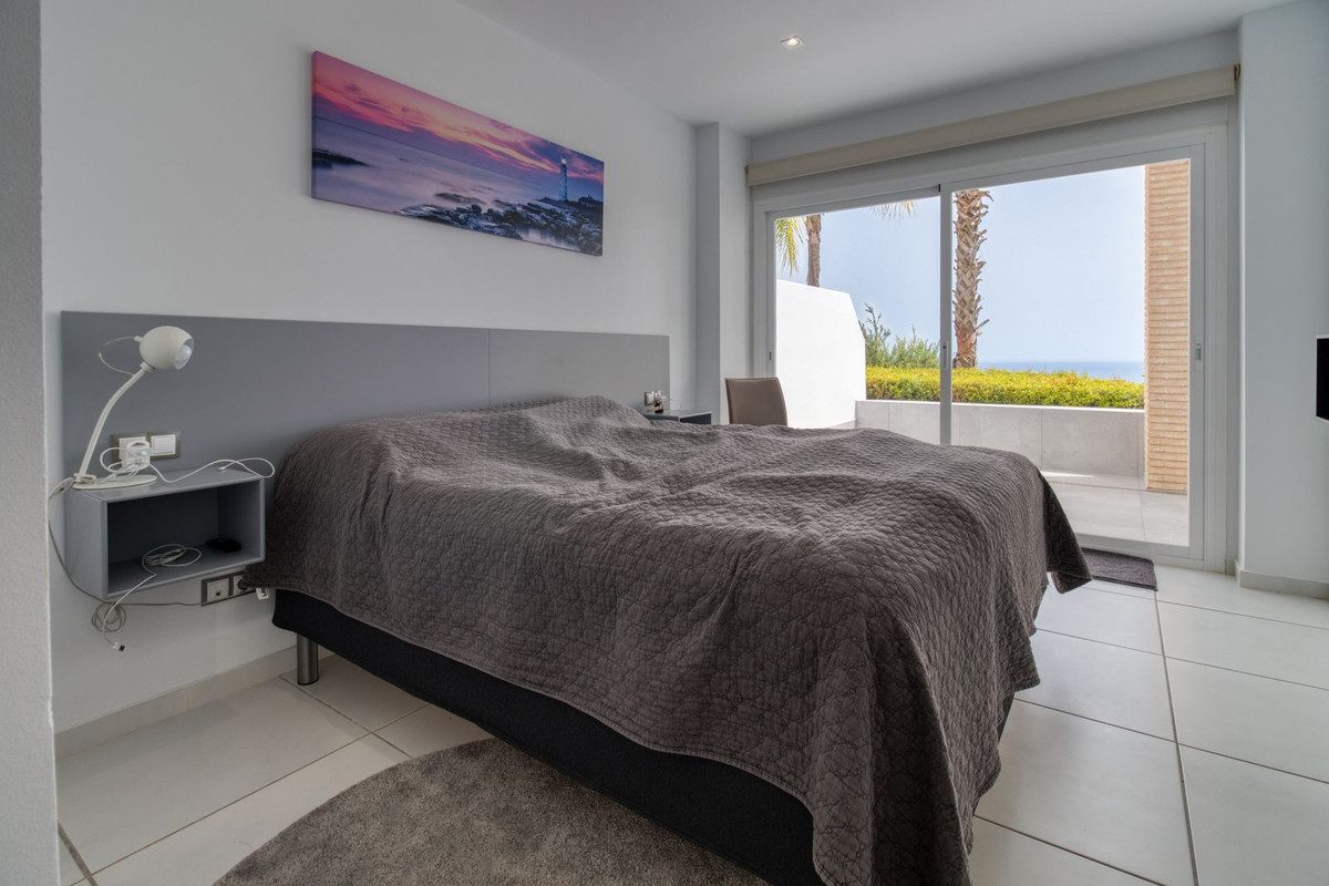 Detached Villa in Benalmadena, Costa del Sol – 4 beds – 1295000 € - photo 38 of 61