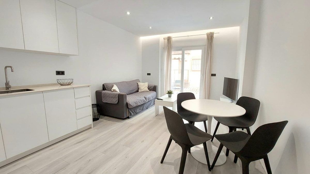 Middle Floor Apartment in Fuengirola, Costa del Sol – 1 beds – 295000 € - photo 1 of 10