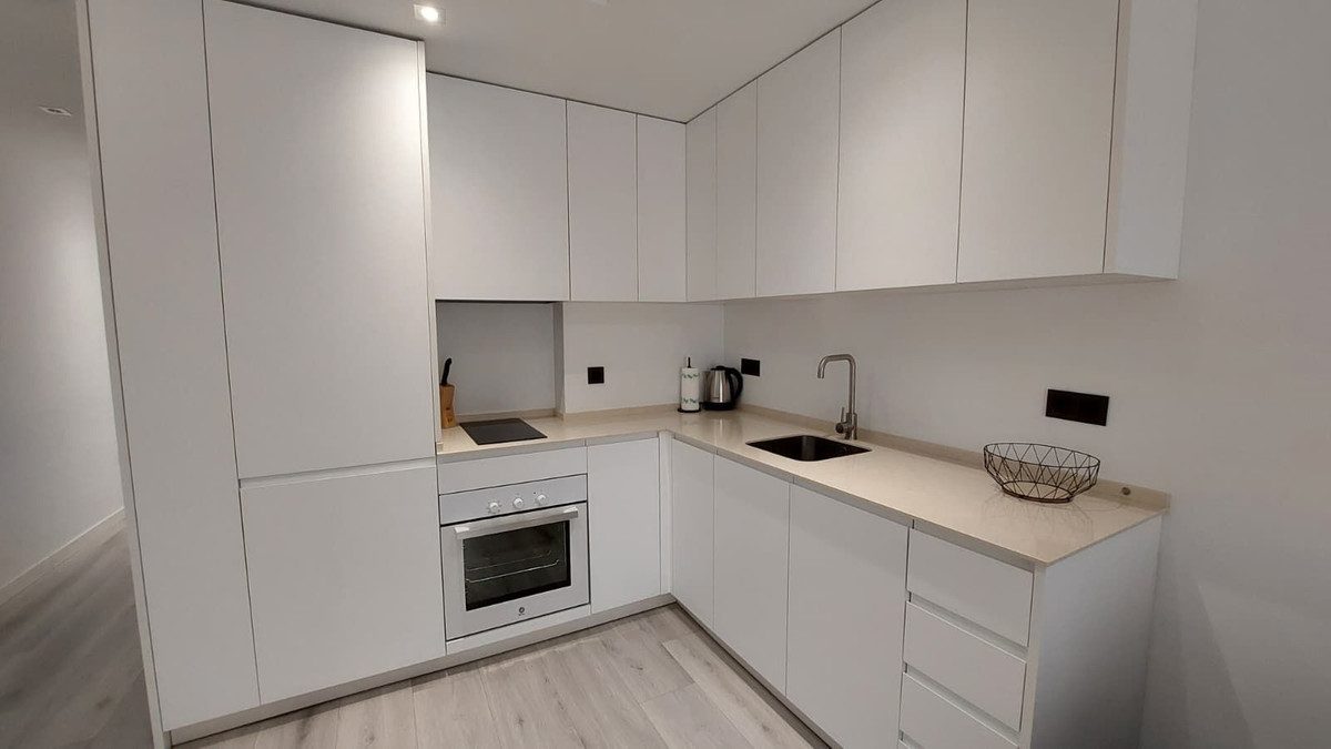 Middle Floor Apartment in Fuengirola, Costa del Sol – 1 beds – 295000 € - photo 2 of 10