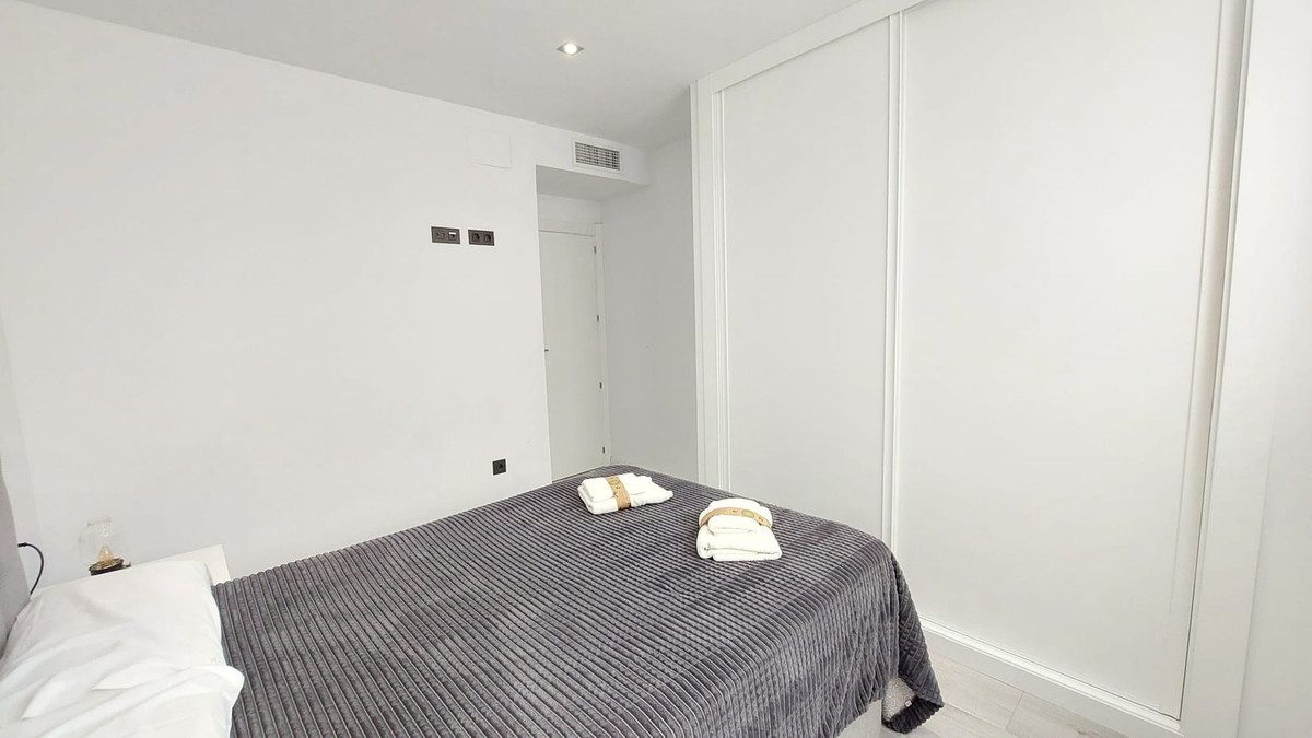 Middle Floor Apartment in Fuengirola, Costa del Sol – 1 beds – 295000 € - photo 7 of 10