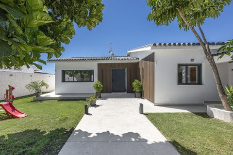 Detached Villa in Estepona, Costa del Sol – 3 beds – 1800000 € - photo 4 of 54