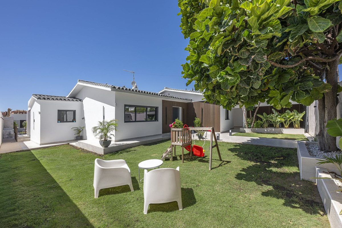 Detached Villa in Estepona, Costa del Sol – 3 beds – 1800000 € - photo 6 of 54