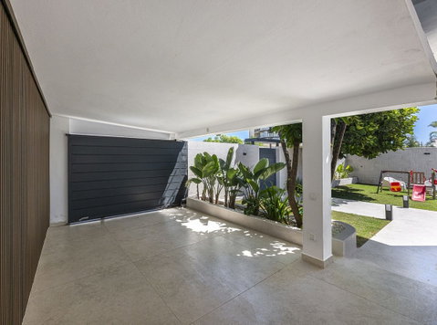 Detached Villa in Estepona, Costa del Sol – 3 beds – 1800000 € - photo 8 of 54