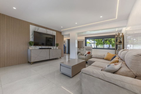 Detached Villa in Estepona, Costa del Sol – 3 beds – 1800000 € - photo 11 of 54